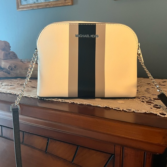 Michael Kors crossbody bag - Picture 1 of 4